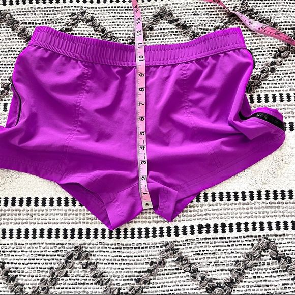 Fabletics Eloise Workout Shorts in Orchid Black Small - Picture 6 of 10